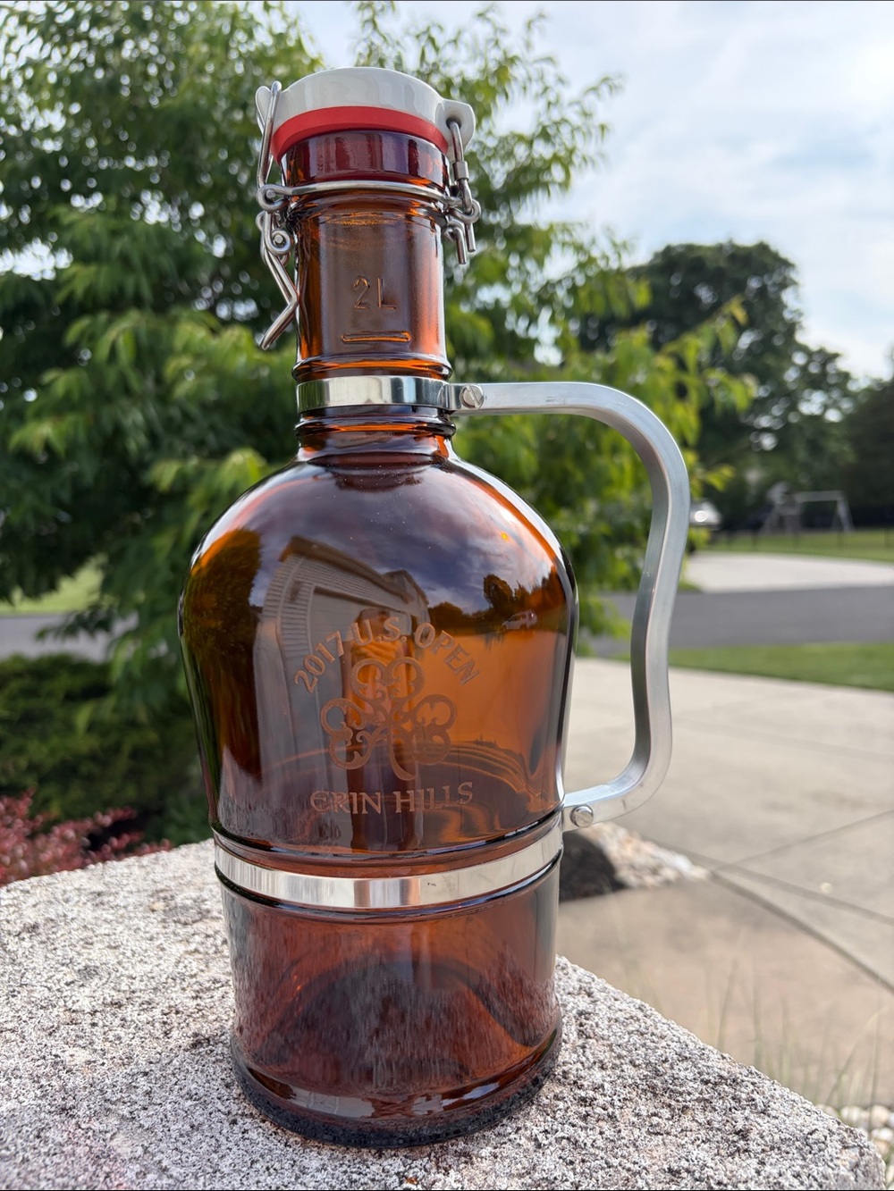 2017 U.S. Open Erin Hills Amber 2L Glass Growler with Metal Handle and Swing-Top